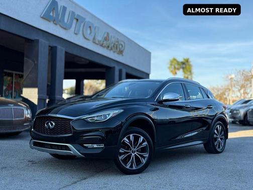 2017 INFINITI QX30 Premium