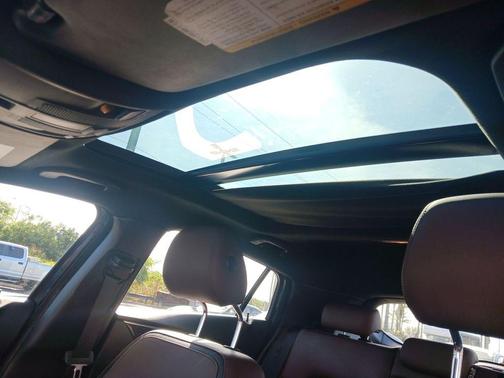 2017 INFINITI QX30 Premium