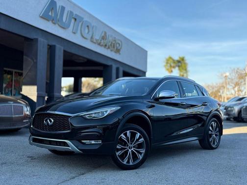2017 INFINITI QX30 Premium