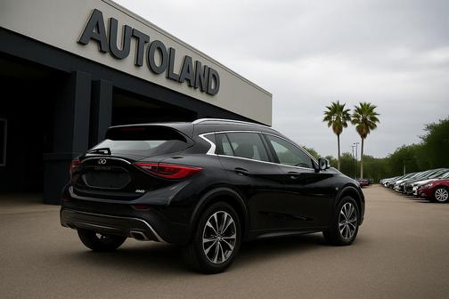 2017 INFINITI QX30 Premium