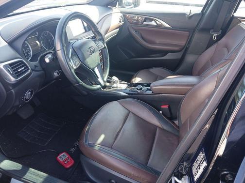 2017 INFINITI QX30 Premium