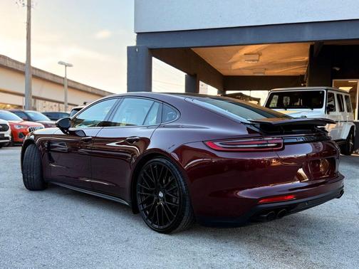 2020 Porsche Panamera 4