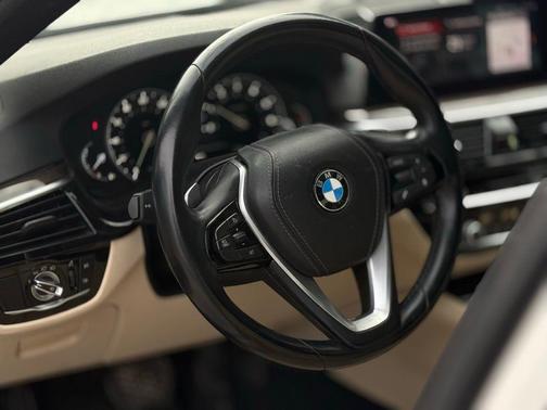 2019 BMW 530 530i