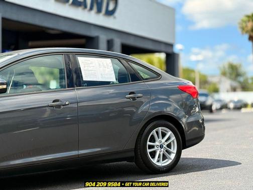 Magnetic Metallic 2017 Ford Focus SE