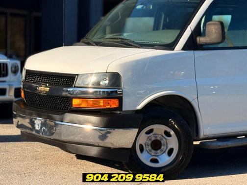 Summit White 2019 Chevrolet Express 2500 Work Van