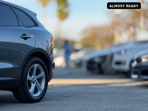 2018 Jaguar F-PACE 30t Premium