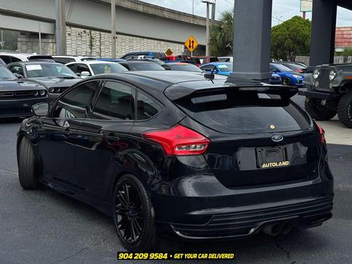 Shadow Black 2018 Ford Focus ST
