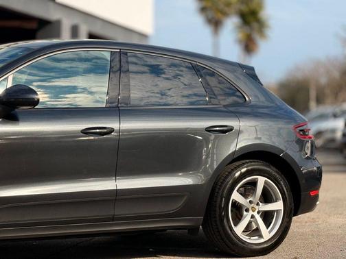 2017 Porsche Macan Base