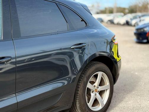 2017 Porsche Macan Base