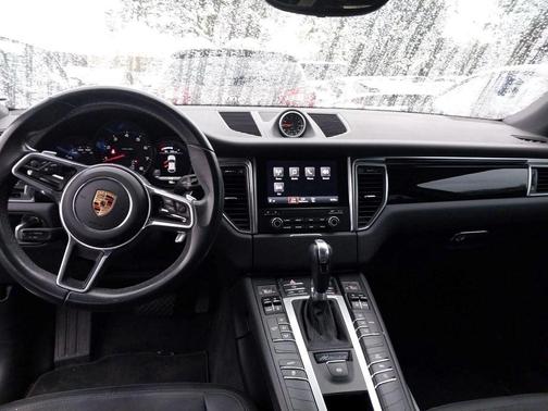 2017 Porsche Macan Base