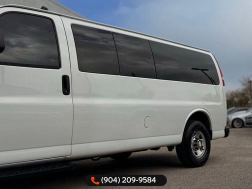 Summit White 2019 Chevrolet Express 3500 LT
