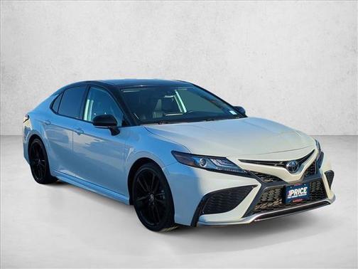 Wind Chill Pearl/Midnight Black Metallic 2023 Toyota Camry XSE