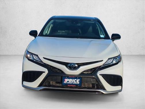 Wind Chill Pearl/Midnight Black Metallic 2023 Toyota Camry XSE