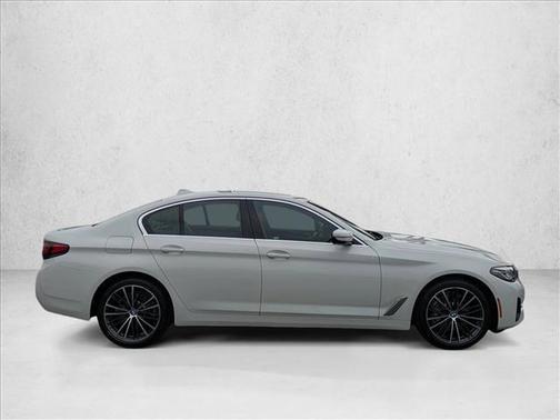 2022 BMW 530 i