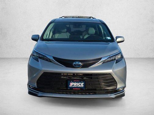 Celestial Silver Metallic 2024 Toyota Sienna XLE