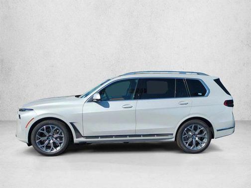 Mineral White Metallic 2026 BMW X7 xDrive40i