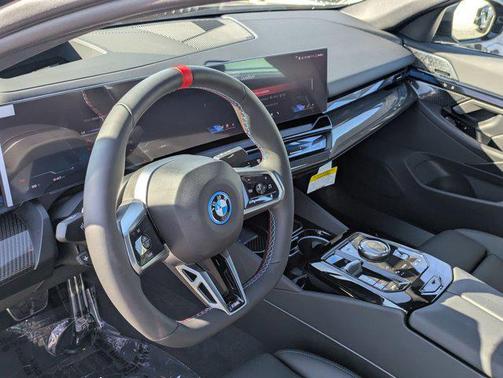 2025 BMW i5 M60