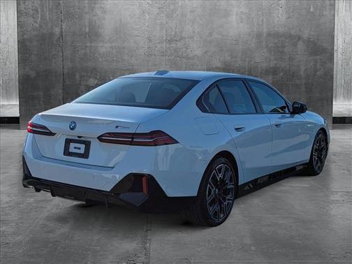 2025 BMW i5 M60