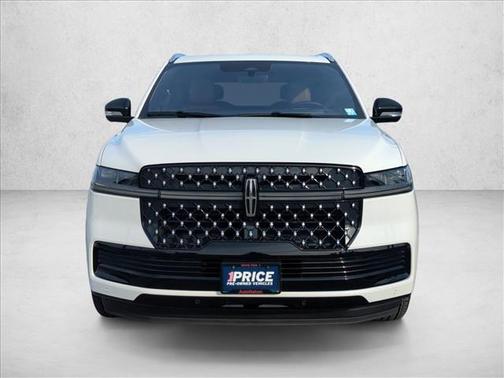 Pristine White Metallic Tri-Coat 2025 Lincoln Navigator Black Label