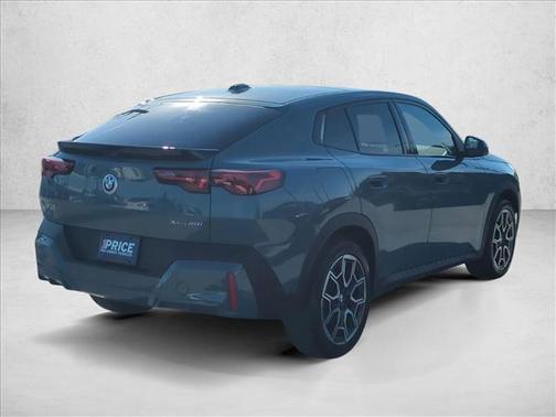 Cape York Green Metallic 2025 BMW X2 xDrive28i