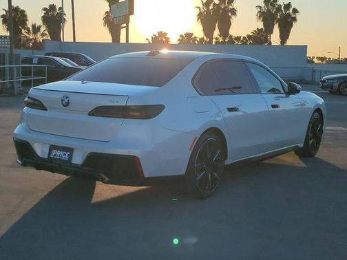 Mineral White Metallic 2024 BMW 740 740i