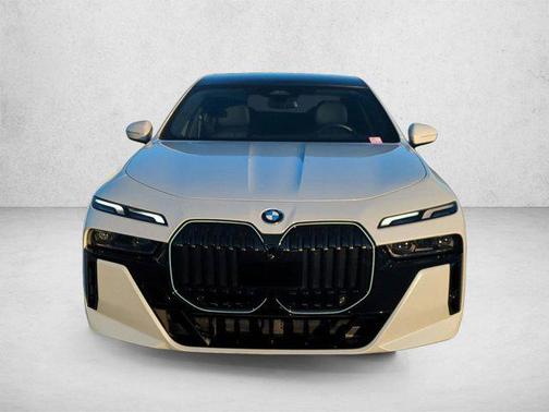 Mineral White Metallic 2024 BMW 740 740i
