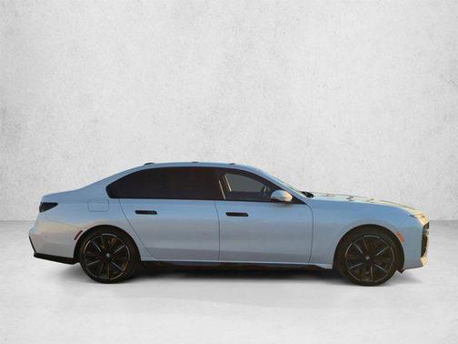 Mineral White Metallic 2024 BMW 740 740i