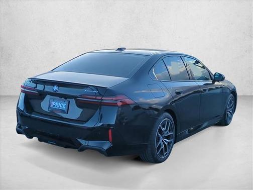 Carbon Black Metallic 2025 BMW i5 xDrive40