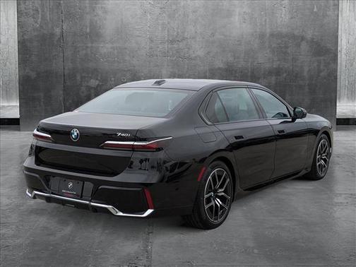 2025 BMW 740 i