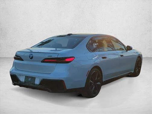 Mineral White Metallic 2026 BMW i7 eDrive50
