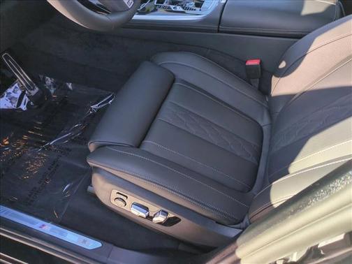 Black Sapphire Metallic 2026 BMW X7 xDrive40i