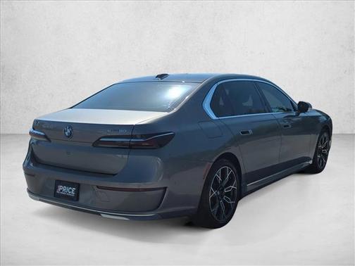 Oxide Grey Metallic 2025 BMW i7 eDrive50