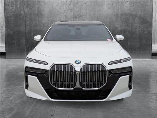 2025 BMW 740 i