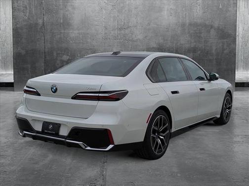 2025 BMW 740 i
