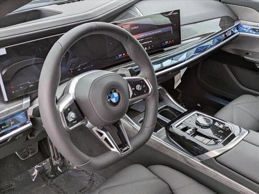 2025 BMW 740 i