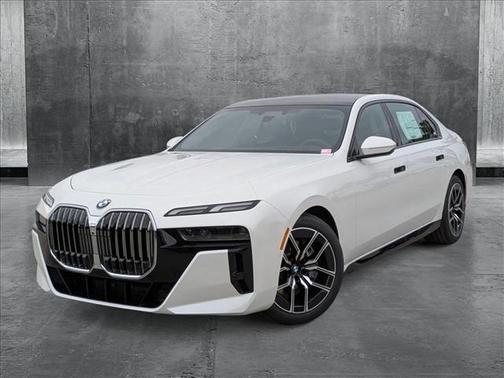 2025 BMW 740 i