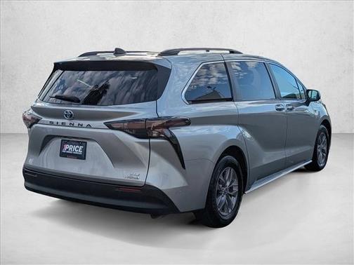 2023 Toyota Sienna XLE 8 Passenger