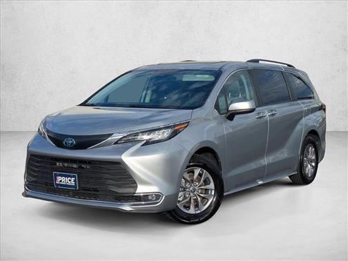 2023 Toyota Sienna XLE 8 Passenger