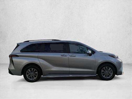 2023 Toyota Sienna XLE 8 Passenger