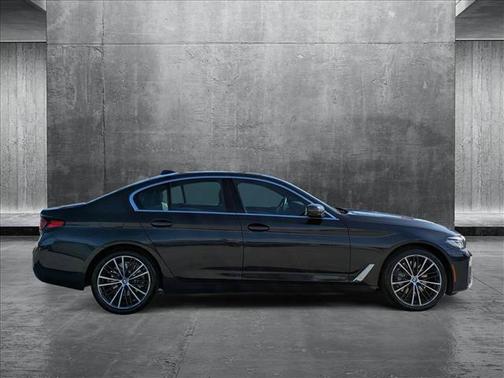 2022 BMW 530 i