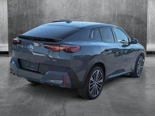 2025 BMW X2 xDrive28i