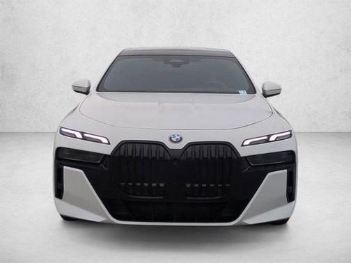 Mineral White Metallic 2023 BMW 740 i