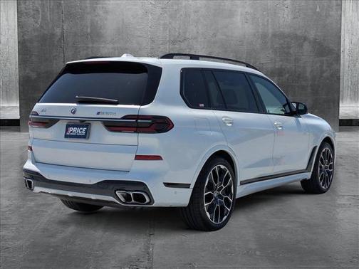 2023 BMW X7 M60i