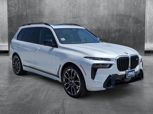 2023 BMW X7 M60i