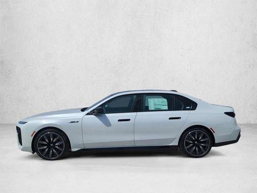 Mineral White Metallic 2026 BMW i7 M70