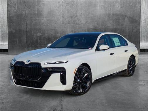 2025 BMW 740 i