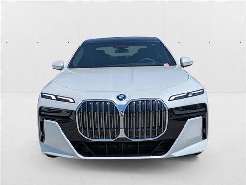 2025 BMW 750e i xDrive