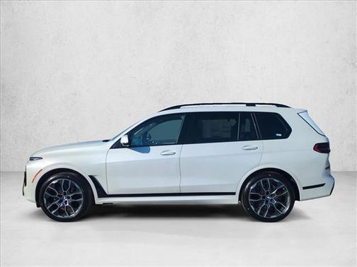 Mineral White Metallic 2026 BMW X7 xDrive40i