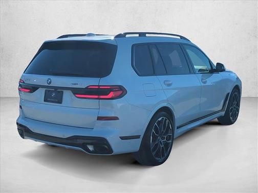 Mineral White Metallic 2026 BMW X7 xDrive40i