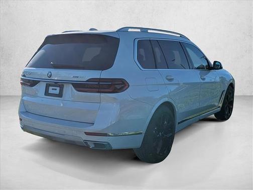 Mineral White Metallic 2026 BMW X7 xDrive40i